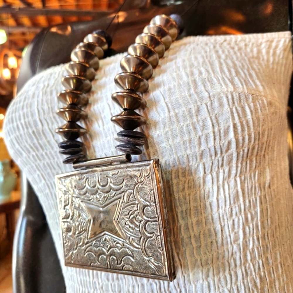 ✨️Handcrafted!✨️ Vintage Case, Bone Bead Statement Necklace - Unisex